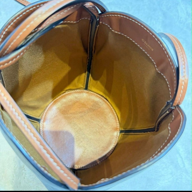 Celine Triomphe Canvas Marlou Bucket Bag（保留中-12