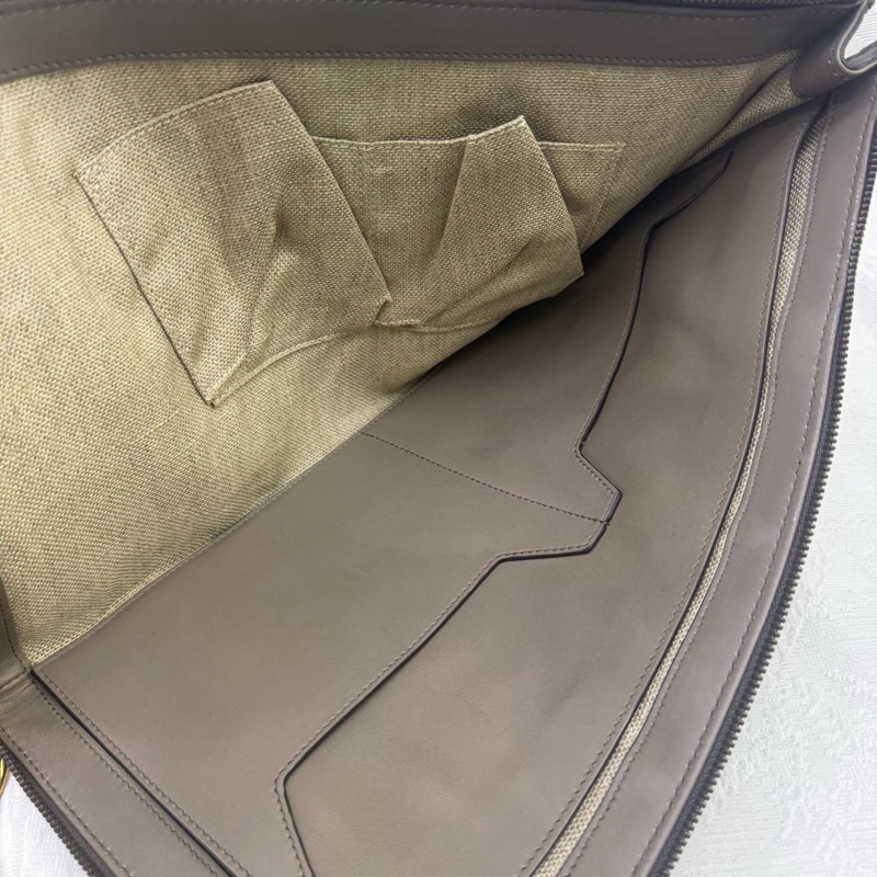 Gucci Duilio Brogue Clutch Bag-13