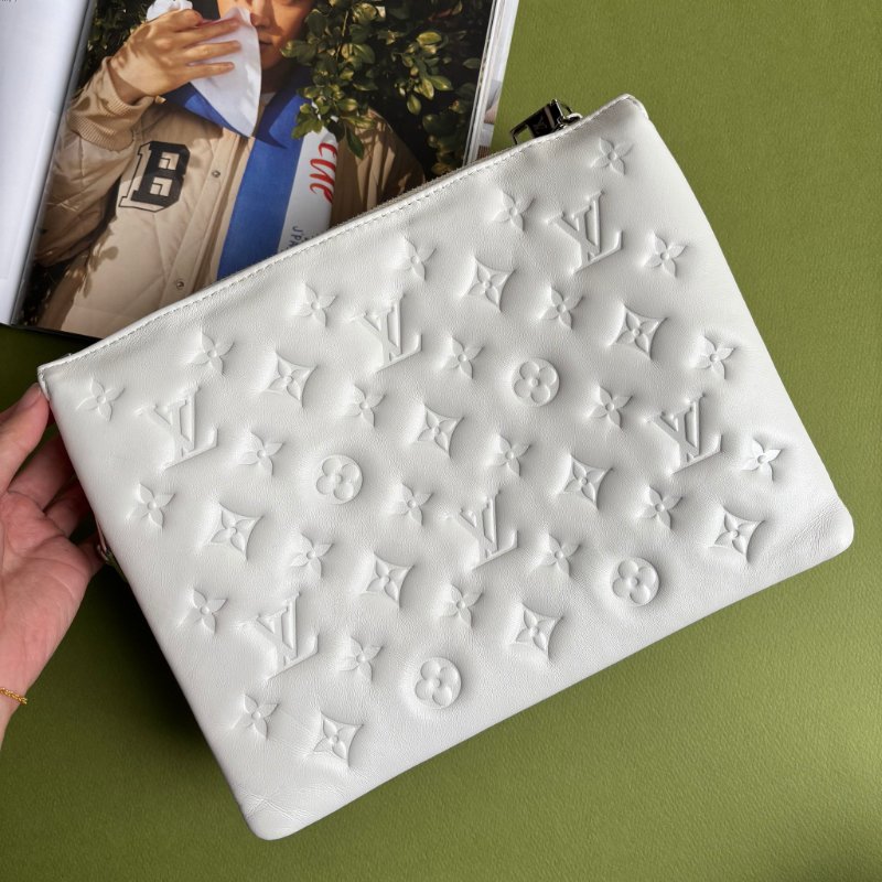 ::Louis Vuitton:: x Yayoi Kusama Coussin PM 草間彌生聯名系列金屬鍊帶 白色壓紋肩背包 鏈帶包-1