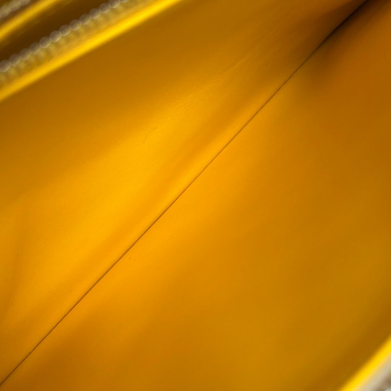::Louis Vuitton:: x Yayoi Kusama Coussin PM 草間彌生聯名系列金屬鍊帶 白色壓紋肩背包 鏈帶包-31