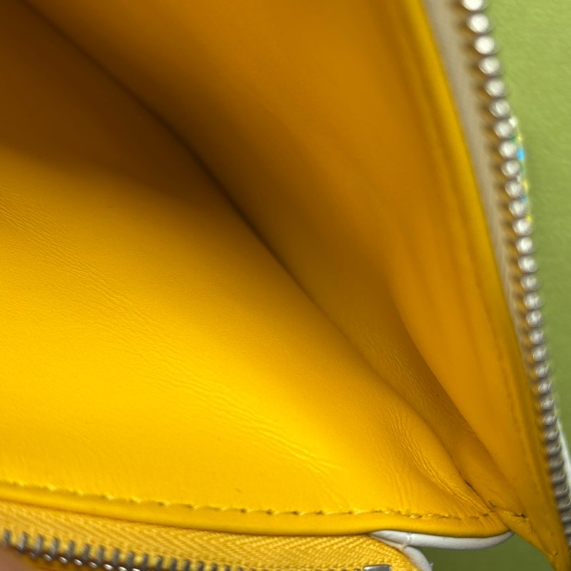 ::Louis Vuitton:: x Yayoi Kusama Coussin PM 草間彌生聯名系列金屬鍊帶 白色壓紋肩背包 鏈帶包-33
