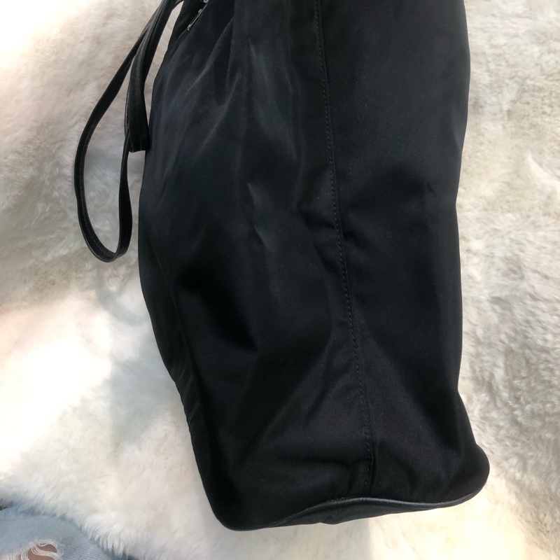 Prada 三角標黑色上肩袋 XC528-3