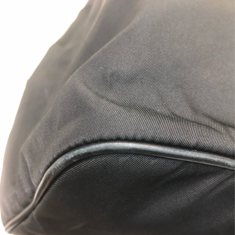 Prada 三角標黑色上肩袋 XC528-9