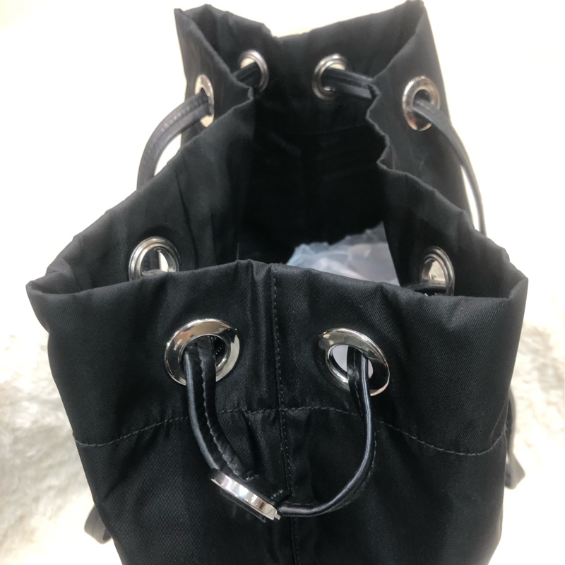 Prada 三角標黑色上肩袋 XC528-13