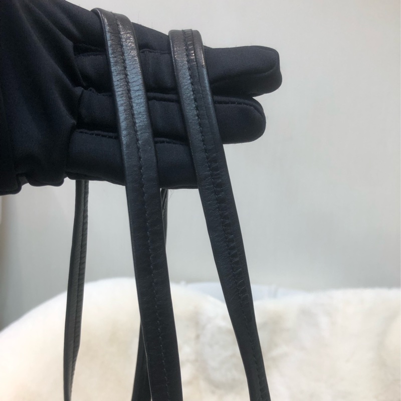 Prada 三角標黑色上肩袋 XC528-15