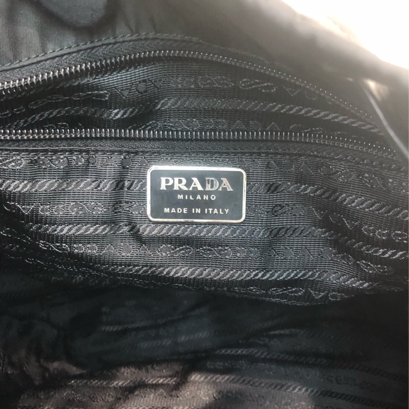 Prada 三角標黑色上肩袋 XC528-18