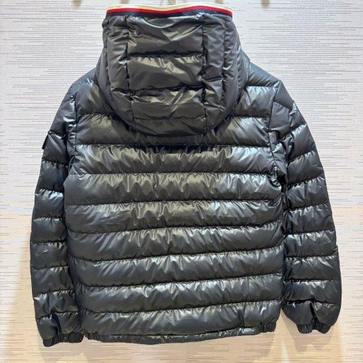 💎Han's house精品服飾💎moncler Klaas 羽絨 連帽 外套 可手水洗 現貨 青年款  原價30800-1