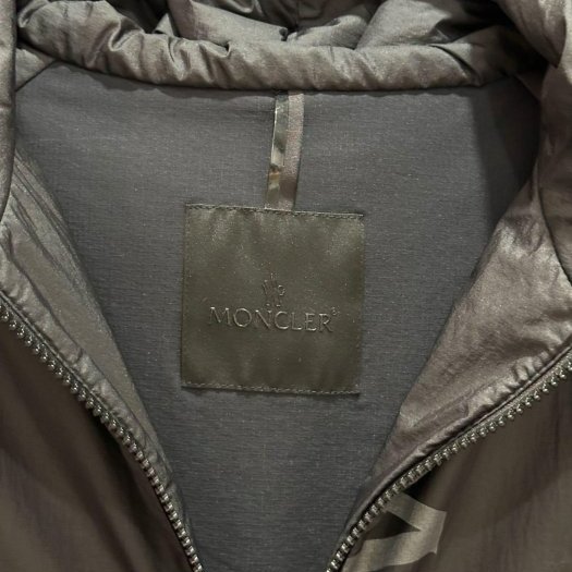💎Han's house精品服飾💎moncler Ichiro 高機能 反光字 防水 尼龍 風衣 連帽 外套 現貨 6 原價 45000-1