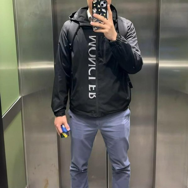 💎Han's house精品服飾💎moncler Ichiro 高機能 反光字 防水 尼龍 風衣 連帽 外套 現貨 6 原價 45000-9