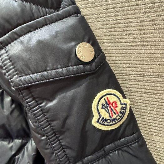 💎Han's house精品服飾💎 moncler LAUROS 羽絨 連帽 可拆 外套 可手水洗 青年款-5