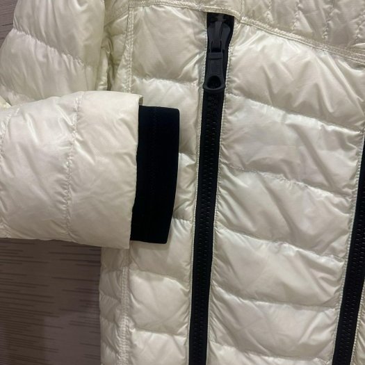 💎Han's house精品服飾💎moncler 羽絨 外套 現貨 4-4