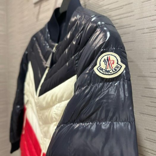 💎Han's house精品服飾💎moncler LOGO 羽絨 中等厚 外套 現貨童裝8歲-4