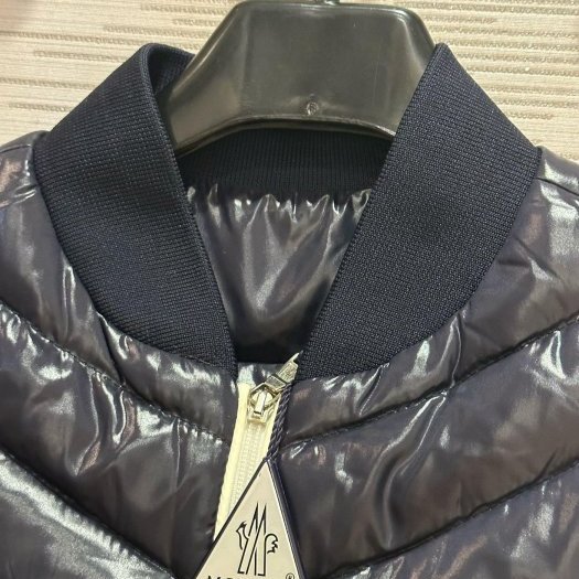 💎Han's house精品服飾💎moncler LOGO 羽絨 中等厚 外套 現貨童裝8歲-9