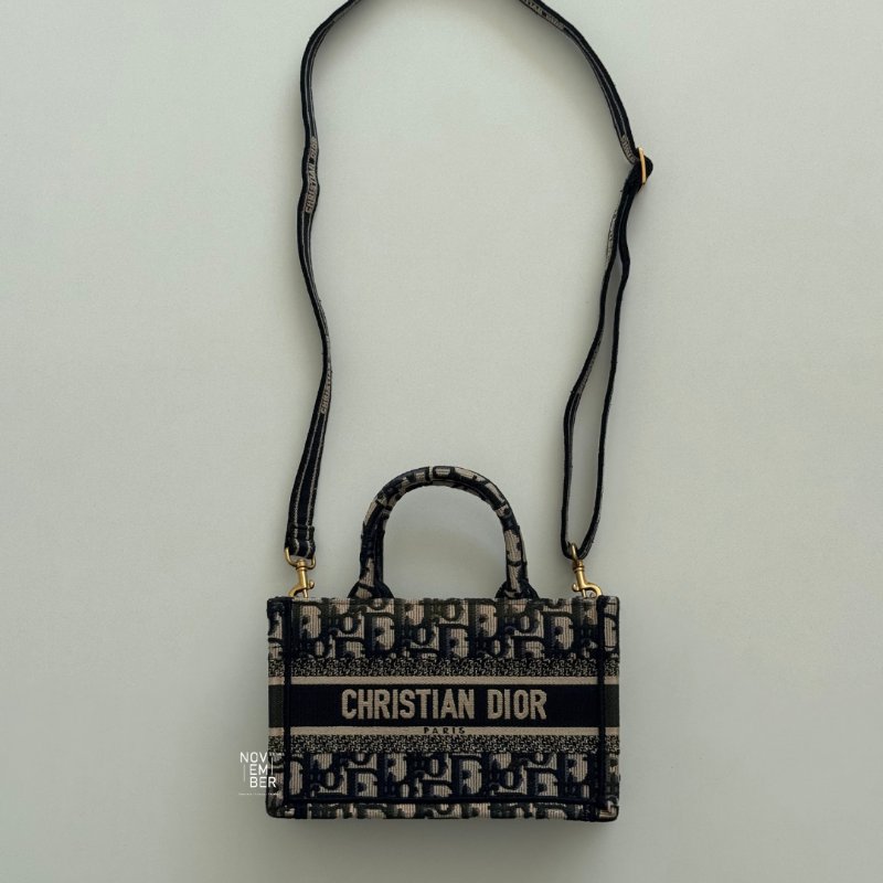 95新💙 Dior 迪奧 橫板 Mini Tote 深藍老花-1
