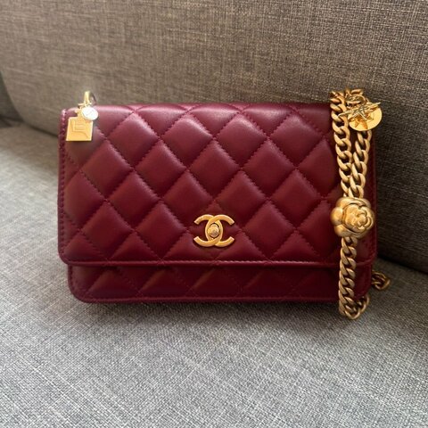 CHANEL 酒紅金球山茶花WOC