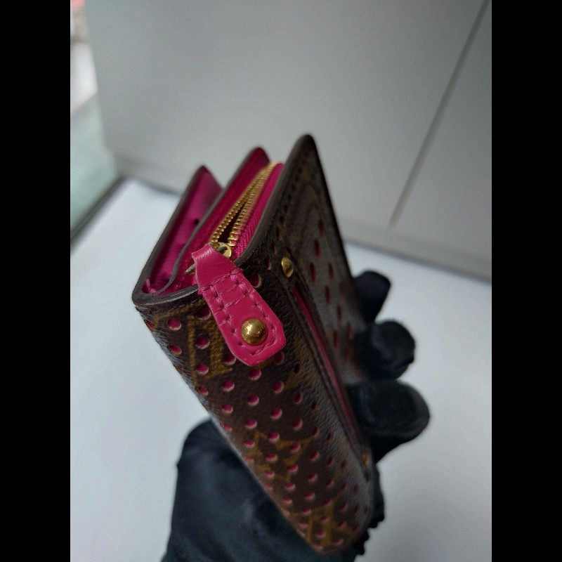 LV 紫紅裏老花洞洞短方夾-10