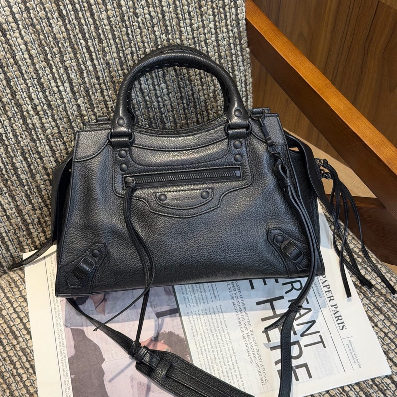 99新Balenciaga巴黎世家 新款 classic so black 荔枝牛皮，編織手柄手提包斜背包 黑色 底長32.5cm❤️正品-0