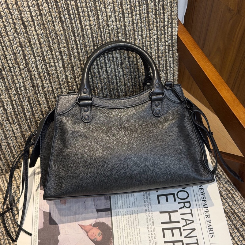 99新Balenciaga巴黎世家 新款 classic so black 荔枝牛皮，編織手柄手提包斜背包 黑色 底長32.5cm❤️正品-1
