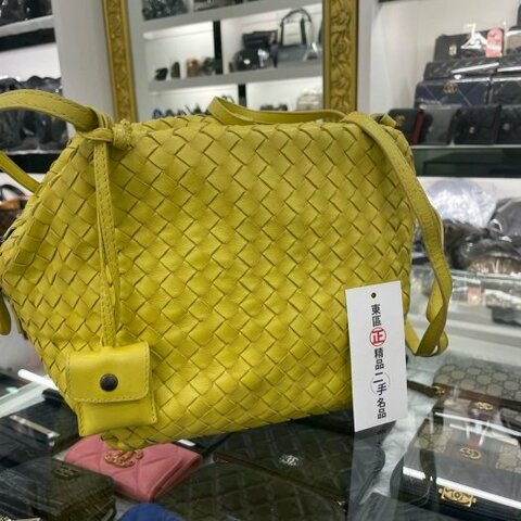 東區正精品㊣BV Bottega Veneta 鵝黃色羊皮編織拉鍊斜肩包側背包 RZ2765