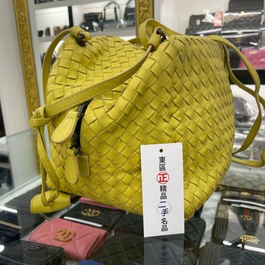 東區正精品㊣BV Bottega Veneta 鵝黃色羊皮編織拉鍊斜肩包側背包 RZ2765-1