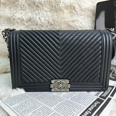 Chanel leboy V紋黑銀牛皮 銀扣做舊 中大號 20開