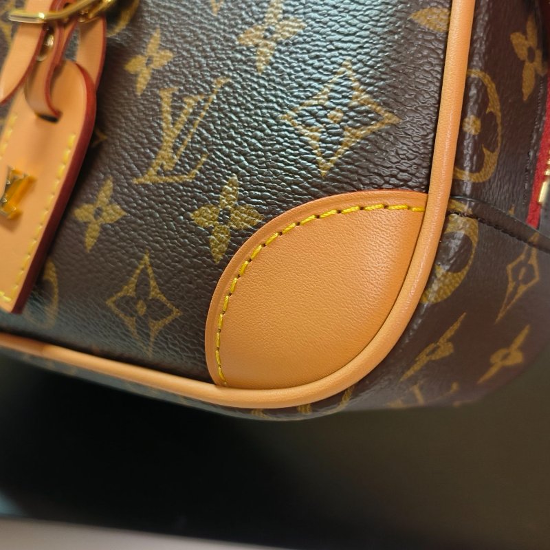 LV Louise Vuitton M45528 Monogram Deauville Mini肩背袋-8