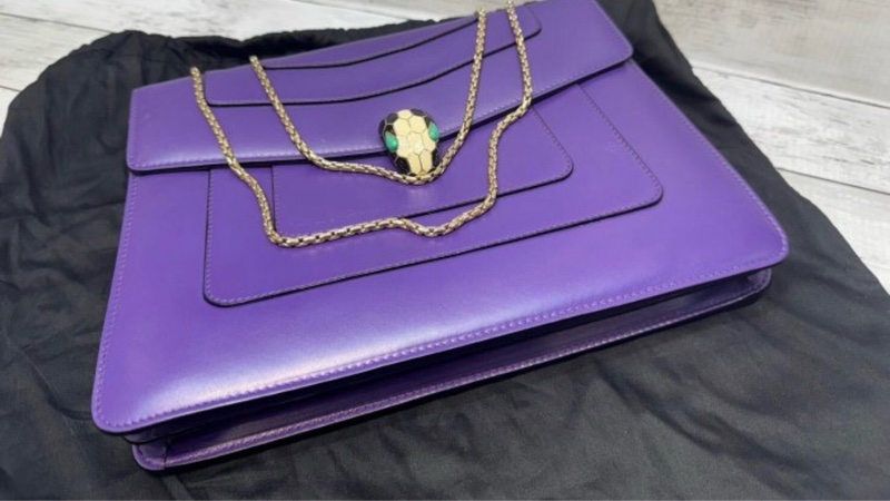 Bvlgari 紫色 蛇頭 金鍊包   甜🉐34800 28cm *85成新  尺寸 (公分) 28X22X3CM 有防塵袋 專櫃購入約12萬-4