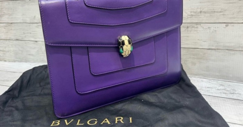 Bvlgari 紫色 蛇頭 金鍊包   甜🉐34800 28cm *85成新  尺寸 (公分) 28X22X3CM 有防塵袋 專櫃購入約12萬-8