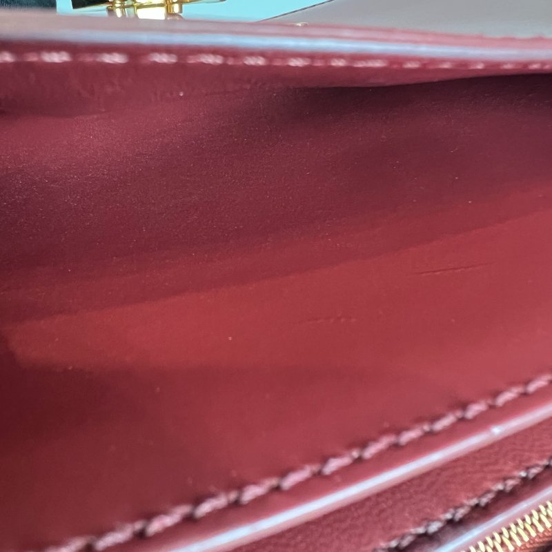 BURBERRY TB 金扣紅色豆腐包-8