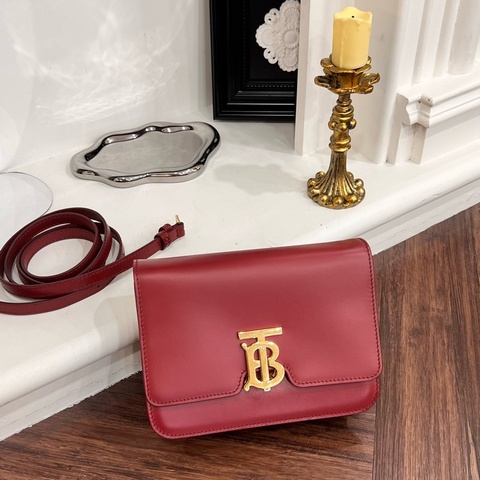 BURBERRY TB 金扣紅色豆腐包