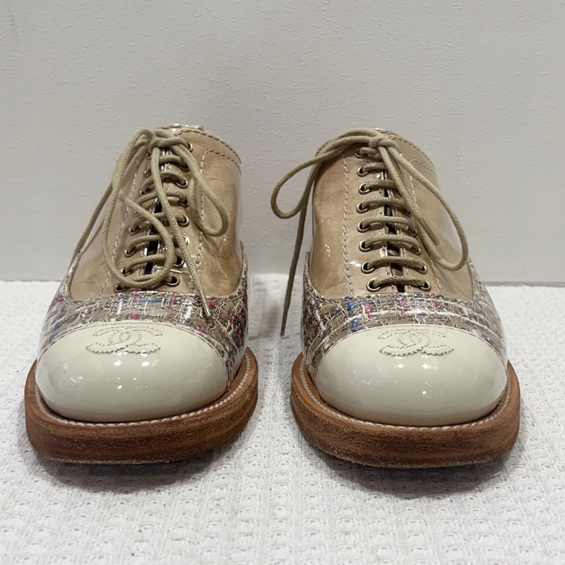 Chanel香奈兒系帶斜紋軟呢與小牛漆皮休閒鞋 尺寸36碼-2