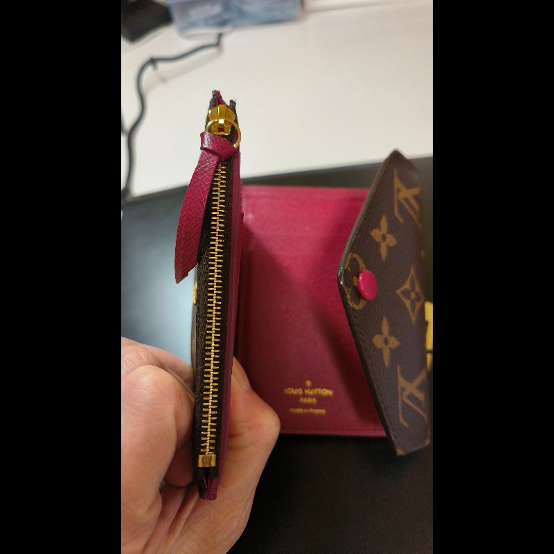 LV Louise Vuitton 信封三折短夾紅扣設計-10