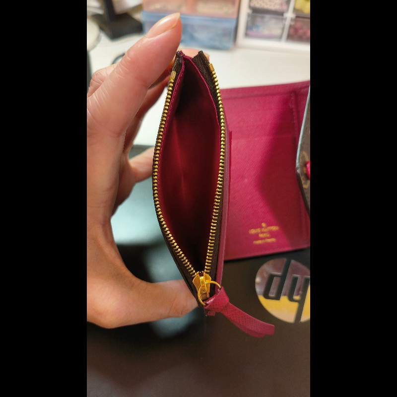 LV Louise Vuitton 信封三折短夾紅扣設計-12