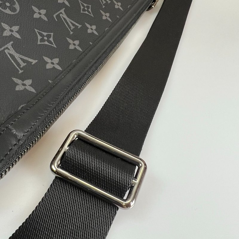 LV  黑老花郵差包MM-9