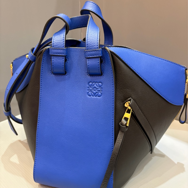 Loewe 基本款 藍黑金釦牛皮 小吊床包-3