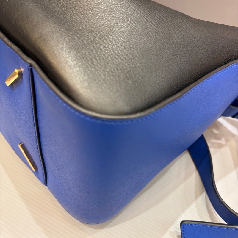 Loewe 基本款 藍黑金釦牛皮 小吊床包-8