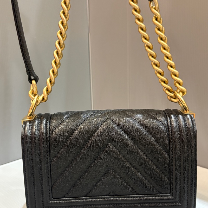 Chanel 黑金牛皮 boy20 口蓋包-6