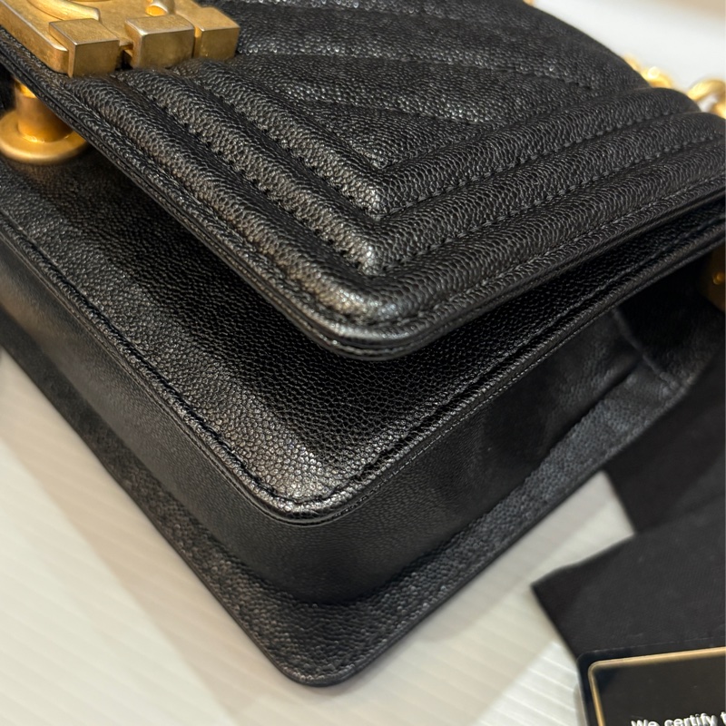 Chanel 黑金牛皮 boy20 口蓋包-7