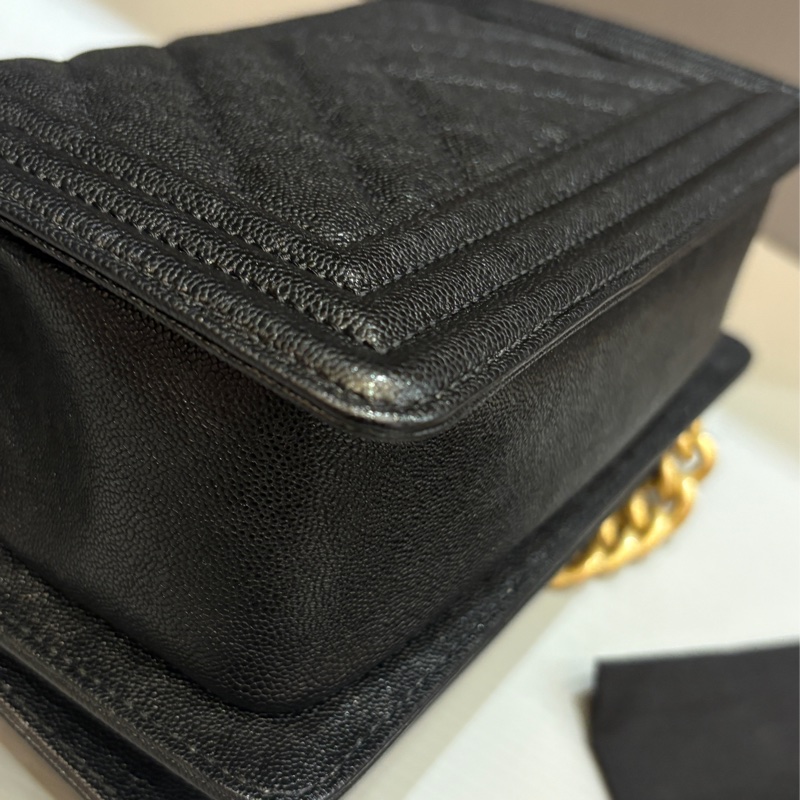 Chanel 黑金牛皮 boy20 口蓋包-9
