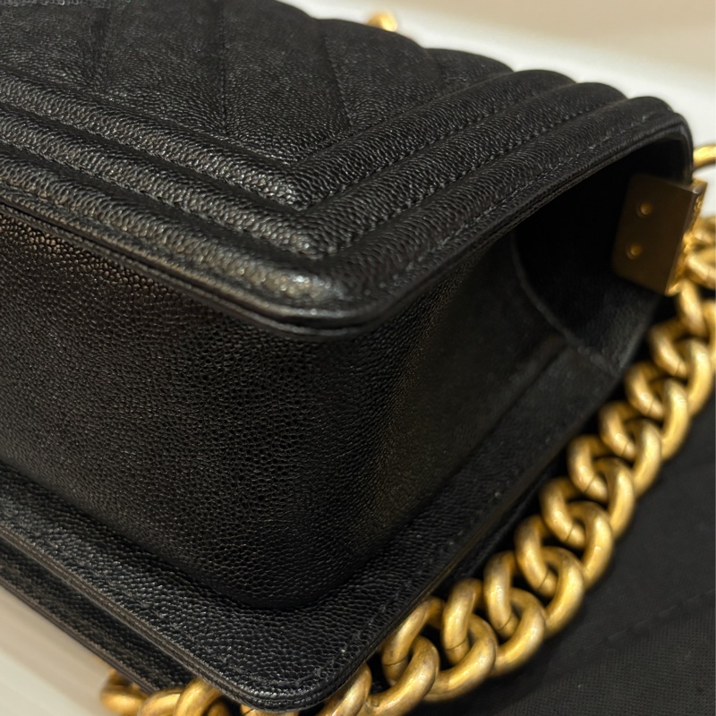 Chanel 黑金牛皮 boy20 口蓋包-20