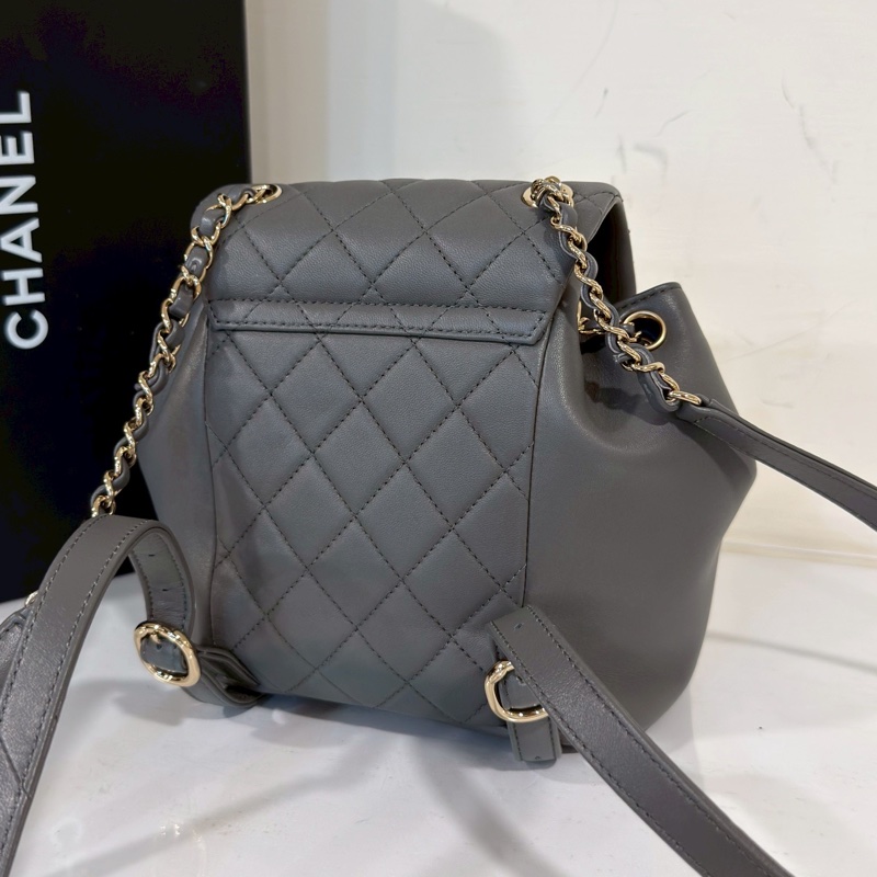 CHANEL香奈兒灰色羊皮款duma小號雙肩包芯片款閒置帶膜全配🈶購證-13
