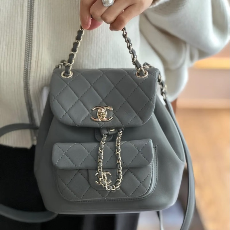 CHANEL香奈兒灰色羊皮款duma小號雙肩包芯片款閒置帶膜全配🈶購證-27