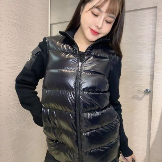 💎Han's house精品服飾💎moncler 羽絨 漆面 拼接 美麗諾羊毛 外套 男女共穿 現貨 S 原價41200-0