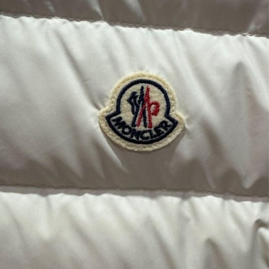 💎Han's house精品服飾💎MONCLER 拼接 羽絨 外套 浮雕 刺繡 消光 可水手洗 現貨 XXXL 原價32000-1