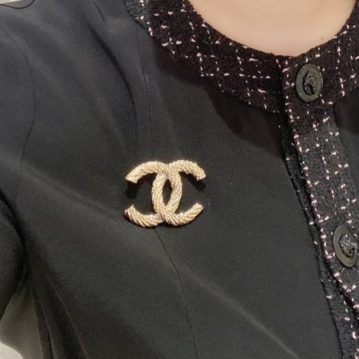 Chanel/香奈兒 金色浮雕麻花旋轉 雙c 胸針  單品-1