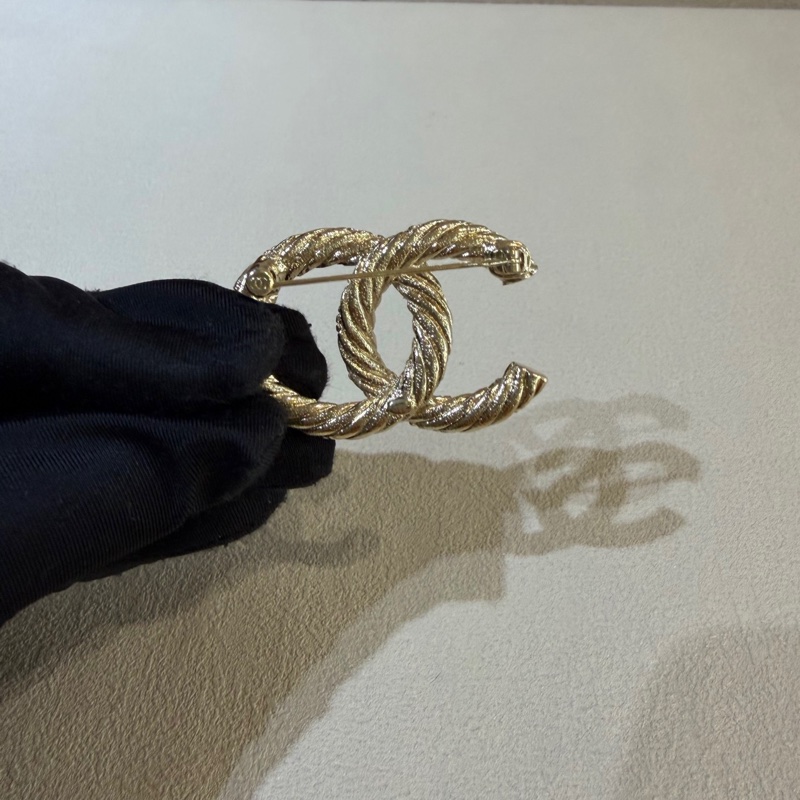 Chanel/香奈兒 金色浮雕麻花旋轉 雙c 胸針  單品-3