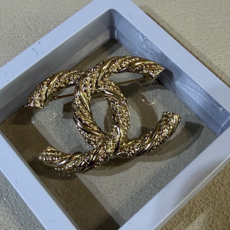 Chanel/香奈兒 金色浮雕麻花旋轉 雙c 胸針  單品-6