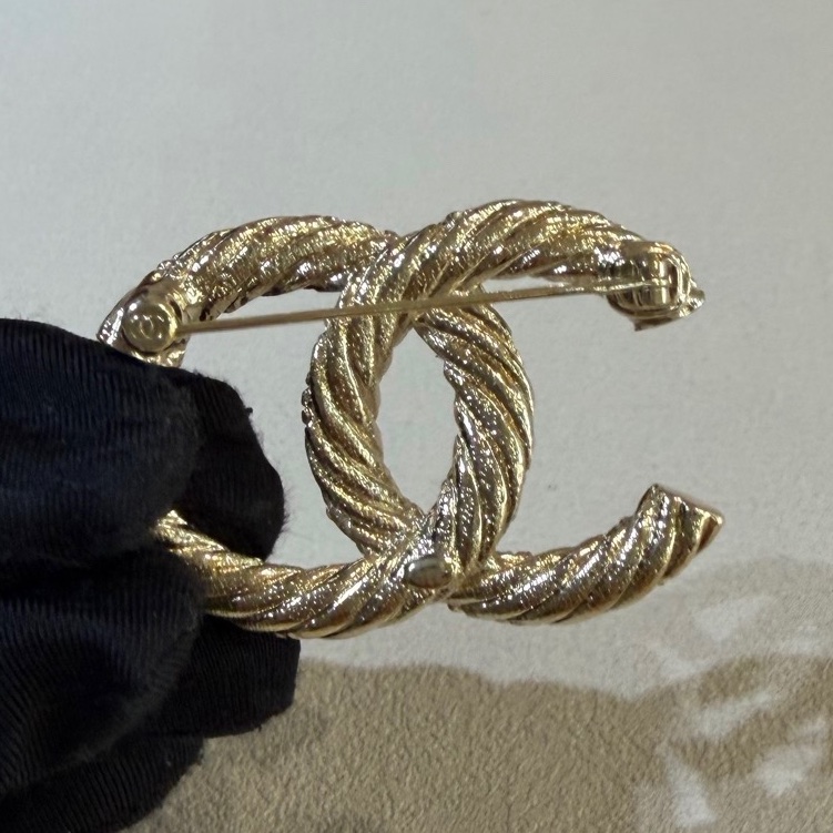 Chanel/香奈兒 金色浮雕麻花旋轉 雙c 胸針  單品-7