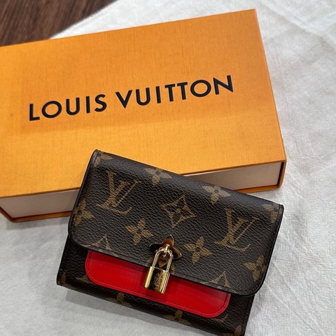 LV  老花拚紅色FLOWER三折短夾