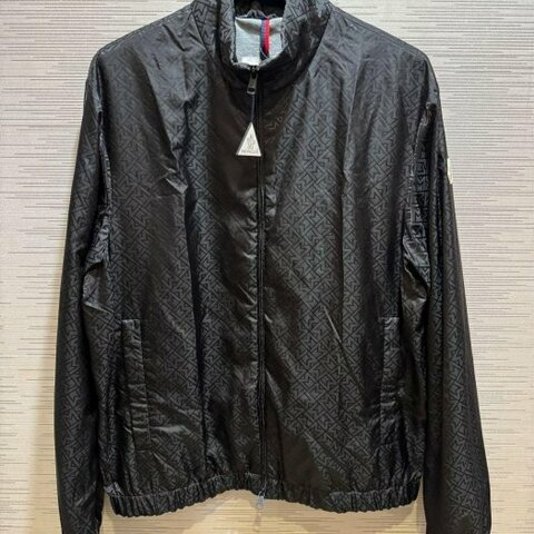 💎Han's house精品服飾💎moncler Vanoise 滿版 尼龍 防水 風衣 外套 現貨 L原價50400